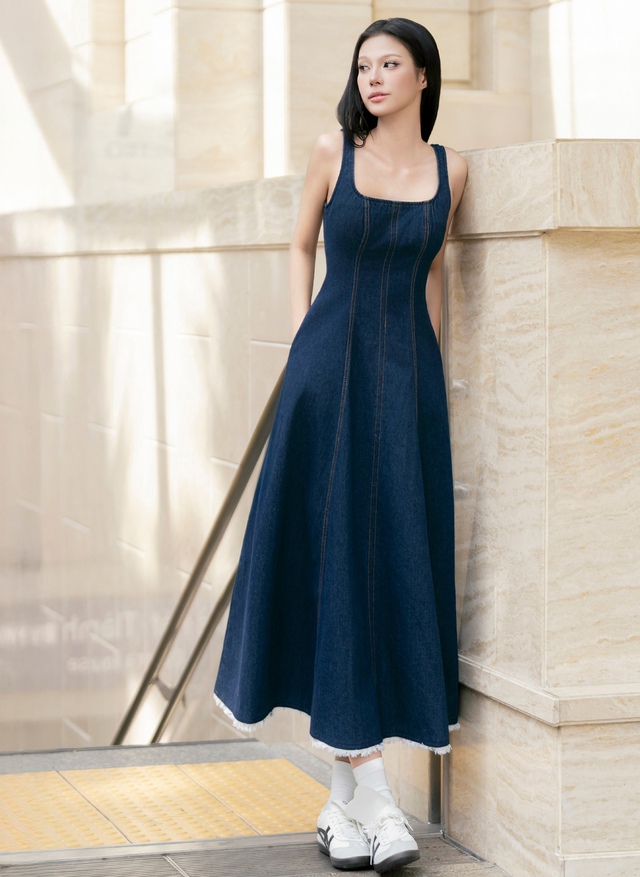 Váy denim, áo khoác jean, lựa chọn thông minh cho những ngày cuối đông- Ảnh 8.