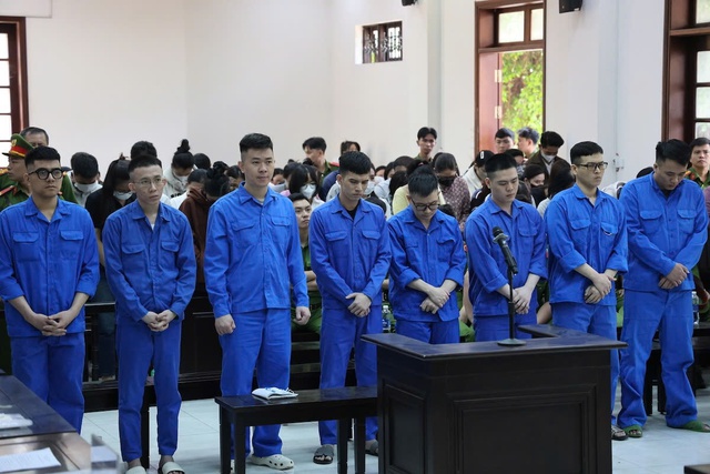 Tuy&ecirc;n &aacute;n vụ 'l&ugrave;a' kh&aacute;ch đi xem đất để b&agrave;y tr&ograve; lừa đảo - Ảnh 1.