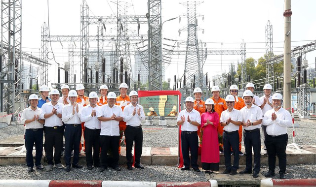 EVNHCMC tổ chức lễ gắn biển c&ocirc;ng tr&igrave;nh tại Trạm biến &aacute;p 110kV Ph&uacute; Mỹ Hưng- Ảnh 1.