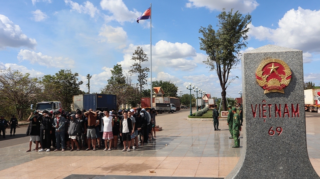 Mồi nhử tr&ecirc;n mạng x&atilde; hội v&agrave; những nạn nh&acirc;n lừa đảo tr&ecirc;n mạng - Ảnh 1.