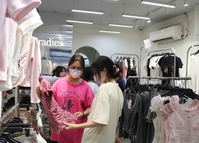 Tết chưa đến đ&atilde; &ldquo;hụt hơi&rdquo; v&igrave; nhiều khoản chi- Ảnh 2.