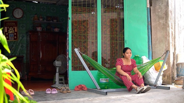 Mẹ đơn th&acirc;n b&aacute;n v&eacute; số, nu&ocirc;i con bệnh tật trong căn nh&agrave; mục- Ảnh 2.