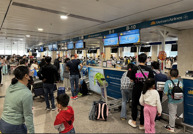 V&eacute; m&aacute;y bay tết dương lịch 'căng'- Ảnh 2.