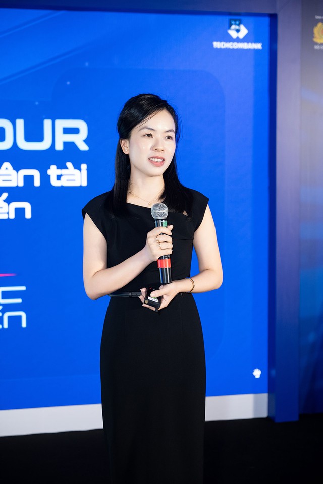 Techcombank ch&agrave;o đ&oacute;n nh&acirc;n t&agrave;i &lsquo;A.I thực chiến&rsquo; tham quan trụ sở - Ảnh 4.