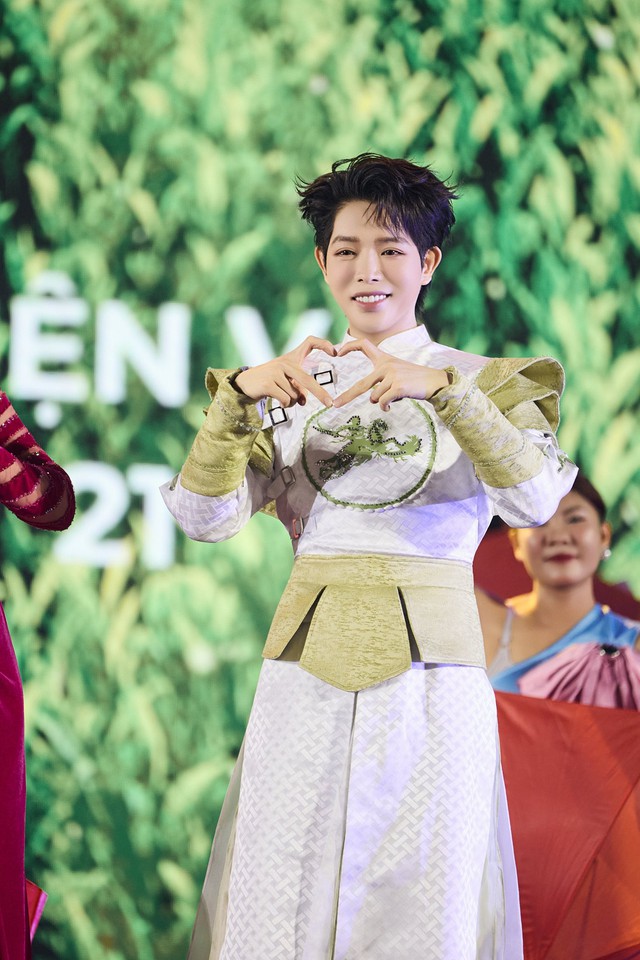 Đức Phúc đã tìm được tài xế lớn tuổi bị hủy chuyến vì chạy xe Wave cũ- Ảnh 1.