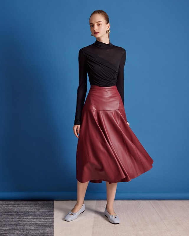 Cuối đông, thời điểm tuyệt nhất để diện áo khoác da, chân váy da - Ảnh 1.