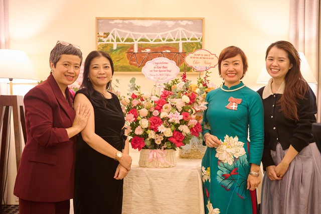 Phụ nữ đầu ti&ecirc;n tại Việt Nam được Ho&agrave;ng gia Anh vinh danh - Ảnh 2.