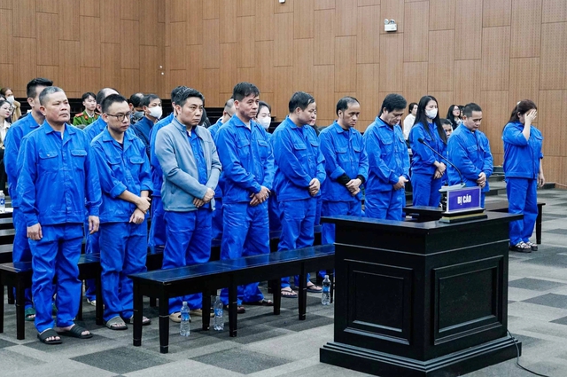 2 cựu ph&oacute; ch&aacute;nh &aacute;n, 1 cựu ph&oacute; viện trưởng l&atilde;nh &aacute;n t&ugrave; v&igrave; nhận hối lộ - Ảnh 1.