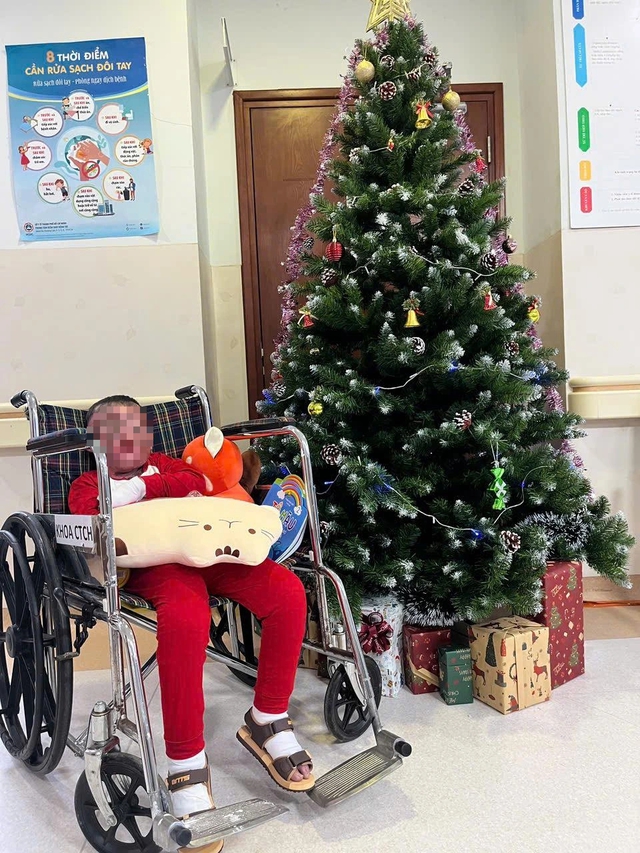 96 ng&agrave;y gi&agrave;nh sự sống cho b&eacute; trai 5 tuổi bị cha đốt xăng phỏng đến 80% - Ảnh 2.