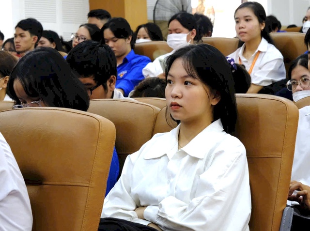 Một trường ĐH triển khai đưa tiếng Anh th&agrave;nh ng&ocirc;n ngữ thứ hai - Ảnh 1.