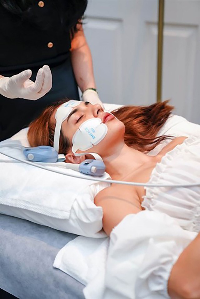 L&agrave;m đẹp thế hệ mới: C&ocirc;ng nghệ kh&ocirc;ng x&acirc;m lấn & sức khỏe tinh thần l&ecirc;n ng&ocirc;i - Ảnh 1.