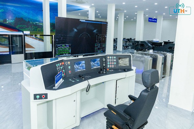 UTH chuẩn bị vận h&agrave;nh Ph&ograve;ng m&ocirc; phỏng điều khiển, khai th&aacute;c đường sắt tốc độ cao - Ảnh 3.