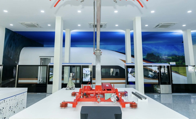 Bộ trưởng Trần Hồng Minh dự kh&aacute;nh th&agrave;nh ph&ograve;ng m&ocirc; phỏng đường sắt tốc độ cao - Ảnh 3.