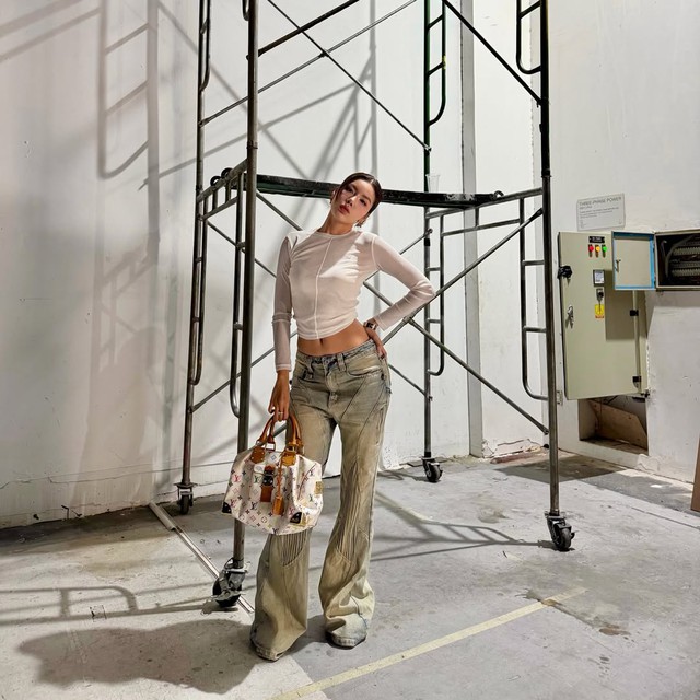 Những bản phối với áo crop top 'bất bại'- Ảnh 6.