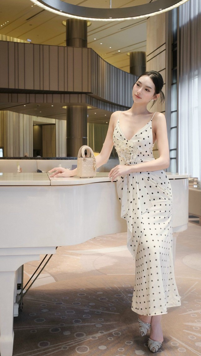 Thời trang 24 / 7: Chấm bi tinh tế cho phong cách dạo phố đầy cuốn hút - Ảnh 6.