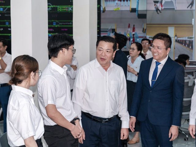 Bộ trưởng Trần Hồng Minh dự kh&aacute;nh th&agrave;nh ph&ograve;ng m&ocirc; phỏng đường sắt tốc độ cao - Ảnh 1.