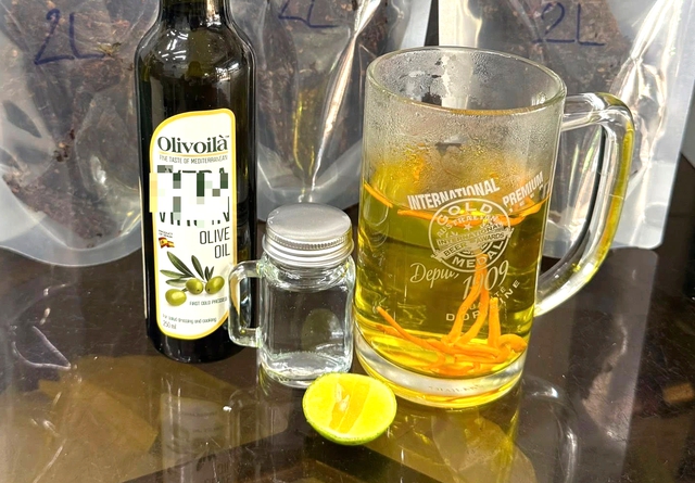 Tr&agrave;o lưu uống dầu &ocirc;-liu mỗi buổi s&aacute;ng để l&agrave;m đẹp được chia sẻ rầm rộ - Ảnh 2.