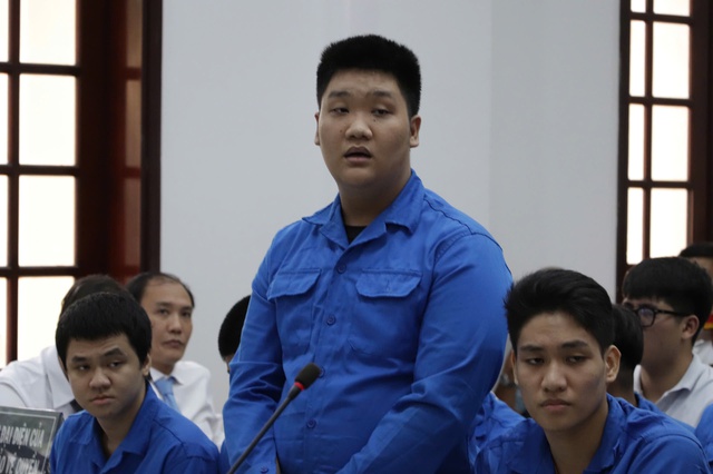 T&ograve;a trả hồ sơ vụ nh&oacute;m đeo 'khăn qu&agrave;ng đỏ' hỗn chiến ở TP.HCM- Ảnh 2.