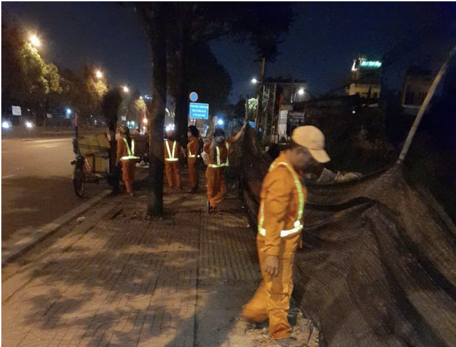 R&aacute;c thải bốc m&ugrave;i dọc đường Phạm Văn Đồng, V&agrave;nh đai 2: Phường Thủ Đức n&oacute;i g&igrave;?- Ảnh 1.