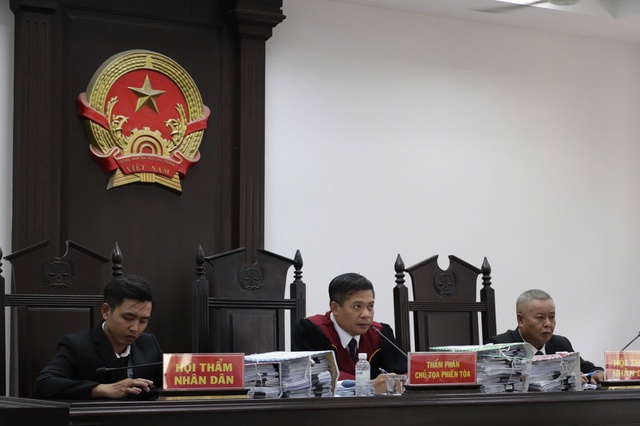 T&ograve;a trả hồ sơ vụ nh&oacute;m đeo 'khăn qu&agrave;ng đỏ' hỗn chiến ở TP.HCM- Ảnh 1.