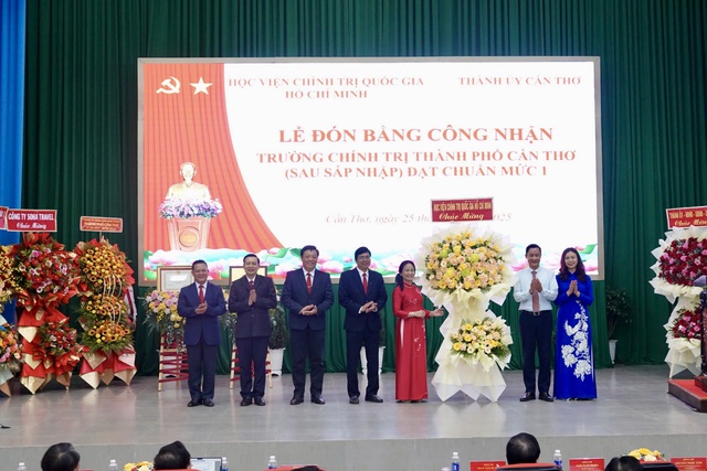 Trường Ch&iacute;nh trị TP.Cần Thơ đ&oacute;n bằng c&ocirc;ng nhận đạt chuẩn mức 1 sau s&aacute;p nhập - Ảnh 3.