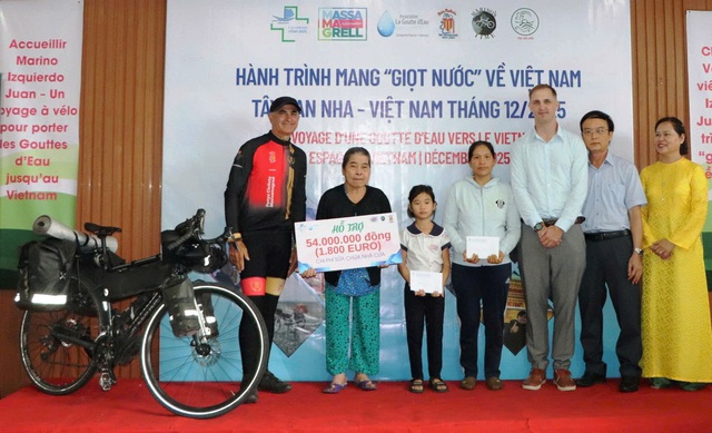 Đạp xe xuy&ecirc;n lục địa tưởng nhớ cha, g&acirc;y quỹ hỗ trợ bệnh nh&acirc;n ung thư- Ảnh 2.