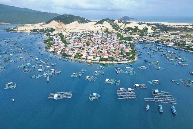 Khánh Hòa: Đánh thức 'viên ngọc' kinh tế biển và nông nghiệp công nghệ cao- Ảnh 1. Khánh Hòa: Đánh thức 'viên ngọc' kinh tế biển và nông nghiệp công nghệ cao- Ảnh 1.