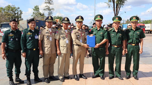 Cuộc th&aacute;o chạy Campuchia: Những nỗi đau v&agrave; hy vọng trở về qu&ecirc; hương - Ảnh 1.