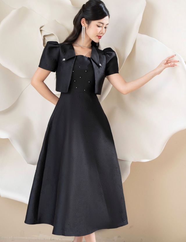 Áo khoác bolero vượt khỏi khuôn khổ cổ điển, tôn dáng cho phái đẹp- Ảnh 2. Áo khoác bolero vượt khỏi khuôn khổ cổ điển, tôn dáng cho phái đẹp- Ảnh 2.