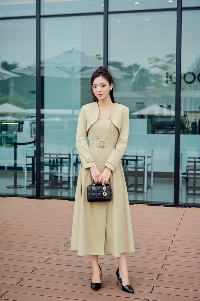 Áo khoác bolero vượt khỏi khuôn khổ cổ điển, tôn dáng cho phái đẹp- Ảnh 5. Áo khoác bolero vượt khỏi khuôn khổ cổ điển, tôn dáng cho phái đẹp- Ảnh 5.