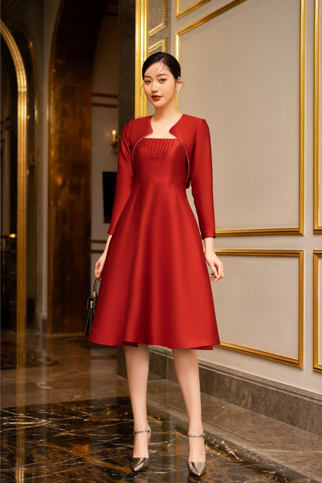 Áo khoác bolero vượt khỏi khuôn khổ cổ điển, tôn dáng cho phái đẹp- Ảnh 6. Áo khoác bolero vượt khỏi khuôn khổ cổ điển, tôn dáng cho phái đẹp- Ảnh 6.