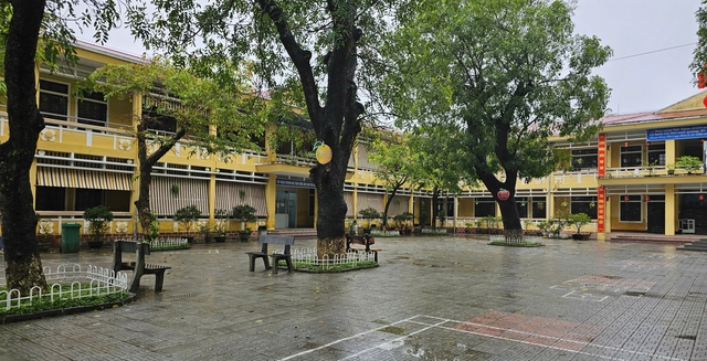 TP.Huế: Một số học sinh n&ocirc;n &oacute;i sau bữa ăn b&aacute;n tr&uacute;, nh&agrave; trường l&ecirc;n tiếng- Ảnh 1.