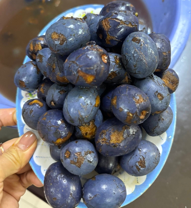 Trái cọ vào mùa thành trend mạng xã hội: Ăn sao cho đúng, kẻo rát cổ? - Ảnh 2.