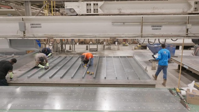 Nh&acirc;n vi&ecirc;n sững sờ khi được thưởng 240 triệu USD từ sếp sau khi c&ocirc;ng ty b&aacute;n - Ảnh 2.