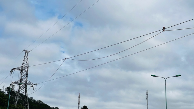 Khắc phục sự cố đường d&acirc;y trung thế, đảm bảo an to&agrave;n cao tốc Li&ecirc;n Khương - Prenn- Ảnh 3.