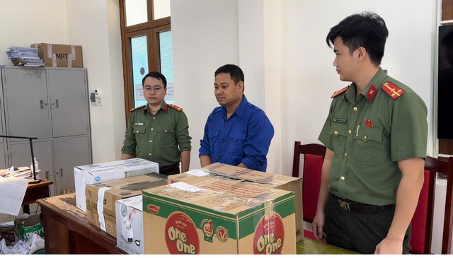 Công an Hưng Yên khởi tố nhóm làm giả chứng chỉ nghề với giá 1 triệu đồng- Ảnh 2. Công an Hưng Yên khởi tố nhóm làm giả chứng chỉ nghề với giá 1 triệu đồng- Ảnh 2.