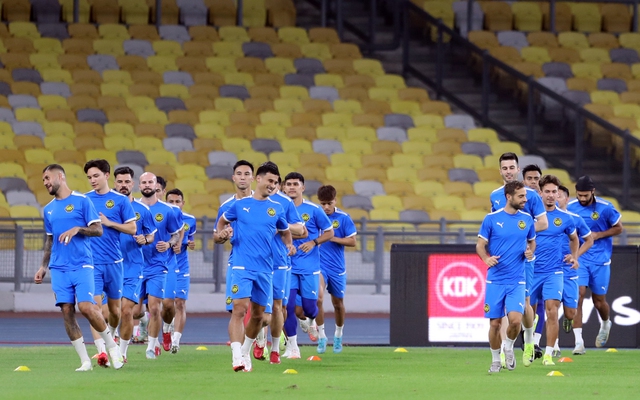 N&oacute;ng: Cảnh s&aacute;t Malaysia ch&iacute;nh thức điều tra h&igrave;nh sự vụ nhập tịch lậu, HLV Cklamovski bất ngờ l&ecirc;n tiếng- Ảnh 1.