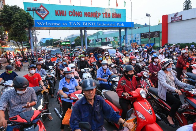 Thưởng Tết Nguy&ecirc;n đ&aacute;n 2026 v&agrave; giải ph&aacute;p nu&ocirc;i Dạy con trong thời đại AI - Ảnh 1.