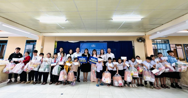 Hệ thống Gi&aacute;o dục NQH mang y&ecirc;u thương về với học sinh v&ugrave;ng lũ- Ảnh 3.