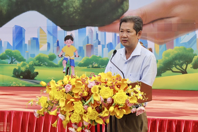 Người dân TP . HCM đổi pin cũ lấy quà thân thiện môi trường tại Dĩ An - Ảnh 2. Người dân TP . HCM đổi pin cũ lấy quà thân thiện môi trường tại Dĩ An - Ảnh 2.