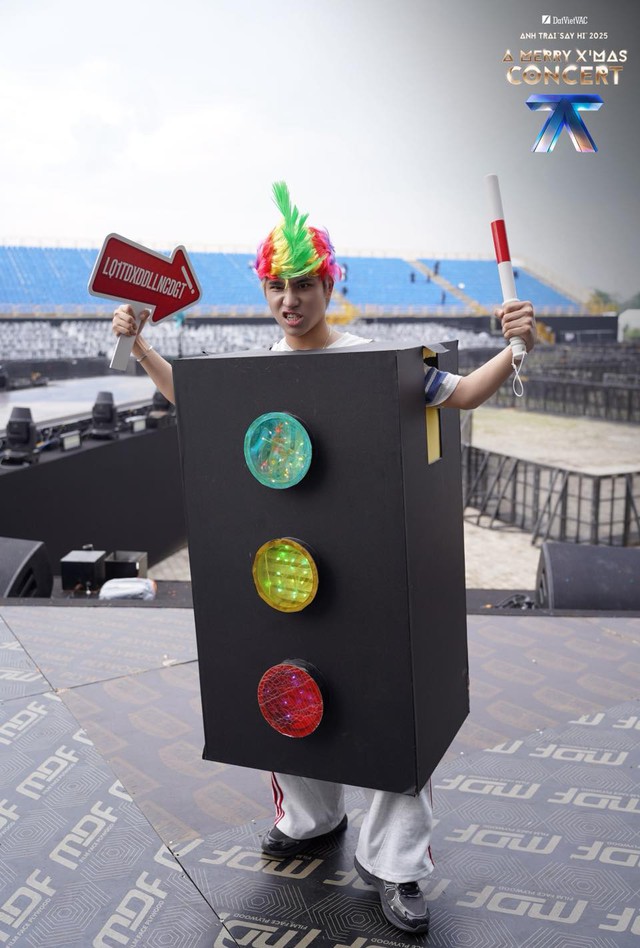 Độ chịu chi của fan trước concert 'Anh trai say hi' và buổi tổng duyệt 'bất ổn'- Ảnh 10. Độ chịu chi của fan trước concert 'Anh trai say hi' và buổi tổng duyệt 'bất ổn'- Ảnh 10.