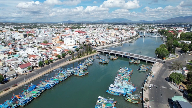 Thu nhập b&igrave;nh qu&acirc;n người d&acirc;n Phan Thiết đạt gần 3 . 000 USD Sau s&aacute;p nhập - Ảnh 2.