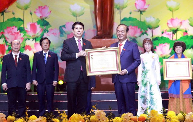 Chủ tịch Tập đo&agrave;n Ph&uacute; Cường: Anh h&ugrave;ng lao động của v&ugrave;ng đất &lsquo;Ch&iacute;n Rồng&rsquo; - Ảnh 1.