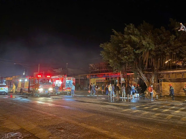 Ch&aacute;y nh&agrave; ở Đắk Lắk: 4 người tử vong, 1 ch&aacute;u b&eacute; tho&aacute;t nạn- Ảnh 1.