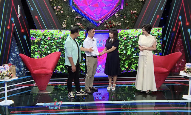 Ch&agrave;ng trai U.40 đọc thơ l&atilde;ng mạn, 'cưa đổ' g&aacute;i xinh tr&ecirc;n show hẹn h&ograve;- Ảnh 4.