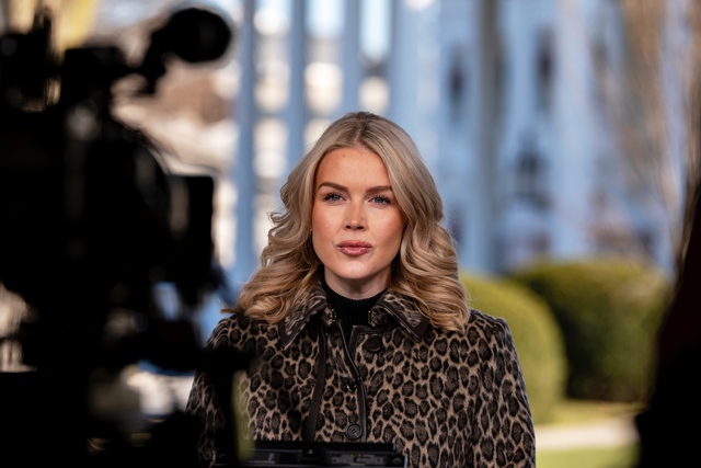 Thư k&yacute; b&aacute;o ch&iacute; Nh&agrave; Trắng mang thai - Ảnh 1.