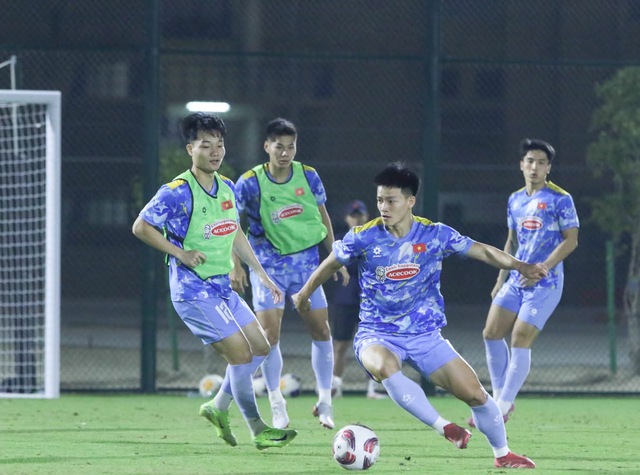 CĐV Thái Lan lại trầm trồ khen bóng đá Việt Nam đi trước thời đại khi cử đội U.21 đá ASIAD
- Ảnh 2. CĐV Thái Lan lại trầm trồ khen bóng đá Việt Nam đi trước thời đại khi cử đội U.21 đá ASIAD
- Ảnh 2.