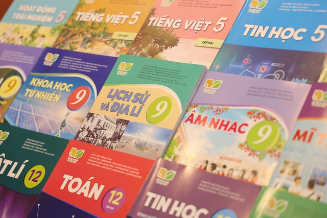 Nh&igrave;n to&agrave;n diện về bộ s&aacute;ch gi&aacute;o khoa vừa được Bộ GD-ĐT lựa chọn - Ảnh 4.