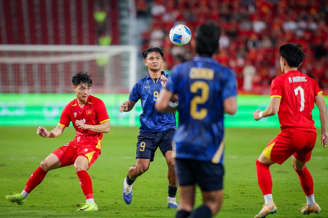 U.23 Thái Lan gặp khó tại VCK châu Á, thiếu hẳn ‘vua đá phạt’ từng làm bó tay Trung Kiên- Ảnh 1. U.23 Thái Lan gặp khó tại VCK châu Á, thiếu hẳn ‘vua đá phạt’ từng làm bó tay Trung Kiên- Ảnh 1.