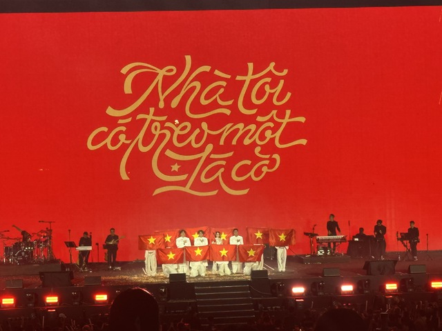 Phương Mỹ Chi 'quẩy' hết mình trong Liên hoan Âm nhạc quốc tế TP.HCM- Ảnh 5. Phương Mỹ Chi 'quẩy' hết mình trong Liên hoan Âm nhạc quốc tế TP.HCM- Ảnh 5.